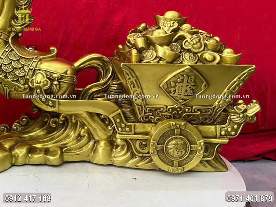 Hình ảnh xe tiền mà linh vật ngựa kéo